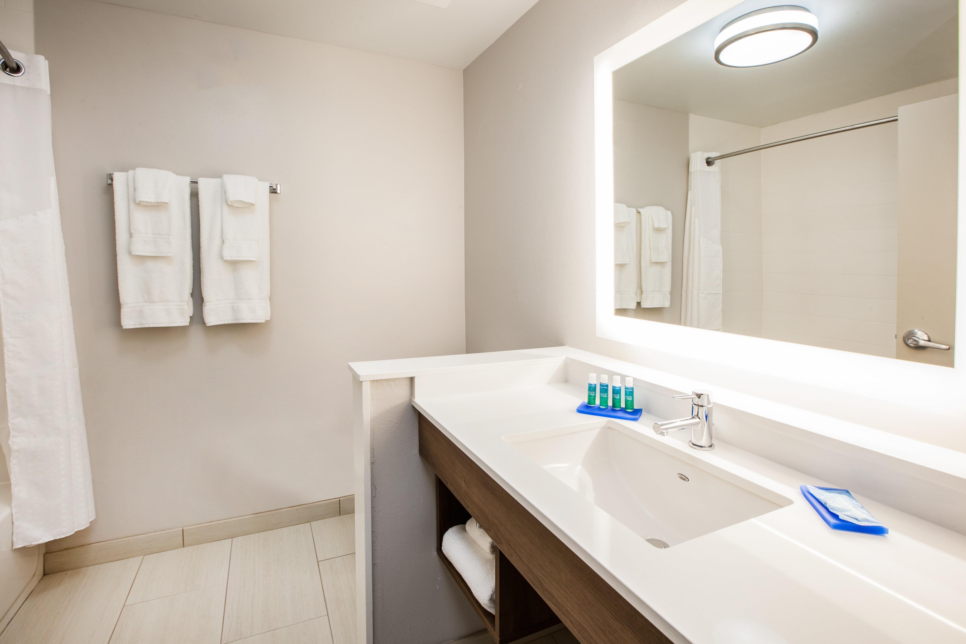 Hotel Express & Atlanta N - By Ihg